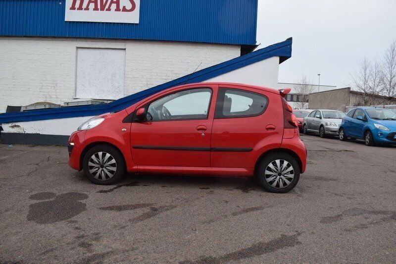 Röd Begagnad 2013 Peugeot 107 Halvkombi | 34 500 kr (Marknadspris) - Bild 1/4