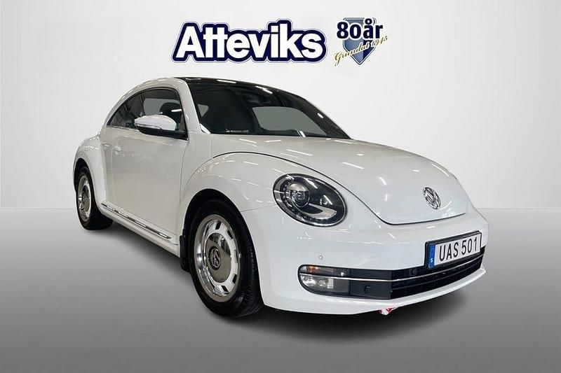 Vit Begagnad 2014 VW Beetle Halvkombi | 99 900 kr (Marknadspris) - Bild 1/4