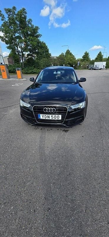 Svart Begagnad 2016 Audi A5 Sportback Sport Halvkombi | 159 000 kr (Marknadspris) - Bild 1/4