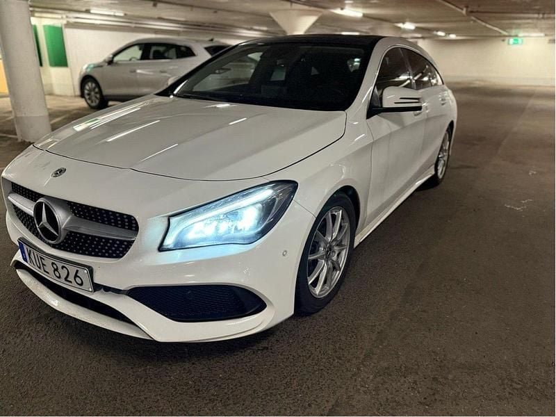 Vit Begagnad 2019 Mercedes CLA200 Shooting Brake AMG Kombi | 239 000 kr (Marknadspris) - Bild 1/4