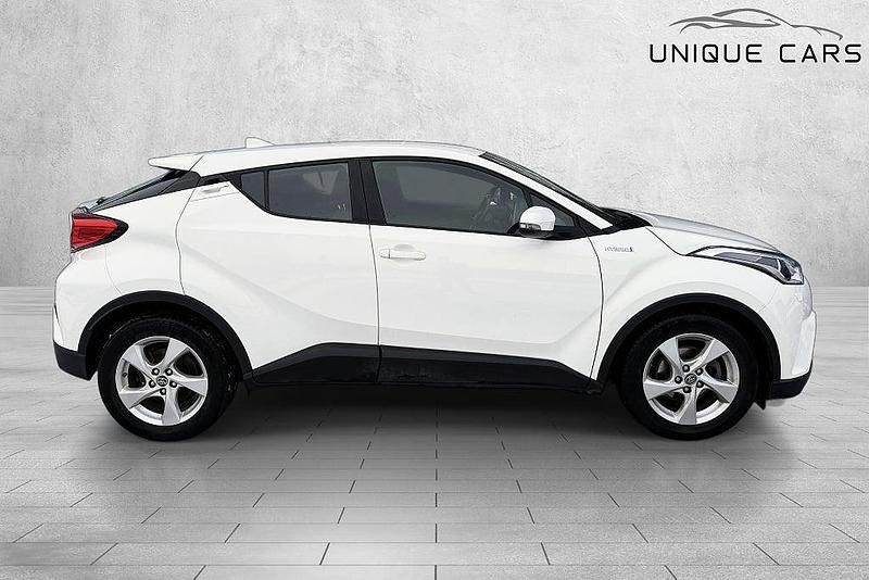 Begagnad Toyota C-HR Active 122 HK (89 kW) 2019 Vit SUV