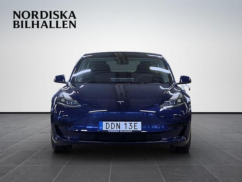 Begagnad Tesla Model 3 Standard Range 235 kW (320 HK) 2022 Blå Sedan