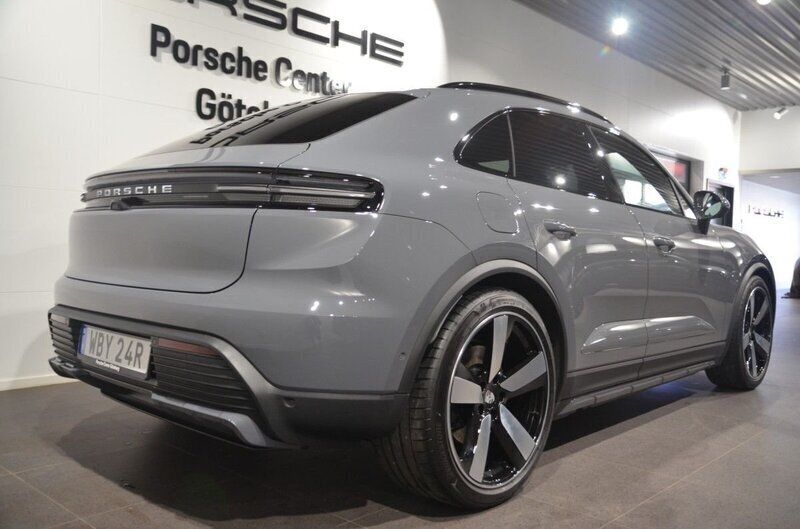 Begagnad Porsche Macan 285 kW (388 HK) 2025 Grå (grey) SUV