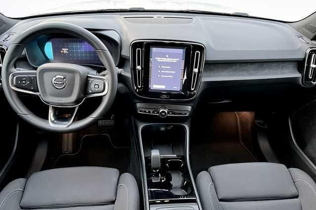 Begagnad Volvo XC40 Single Motor 175 kW (238 HK) 2023 Vit SUV