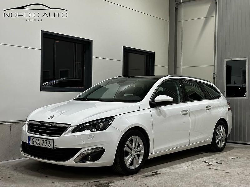 Vit Begagnad 2015 Peugeot 308 SW Allure Kombi | 74 900 kr (Marknadspris) - Bild 1/4