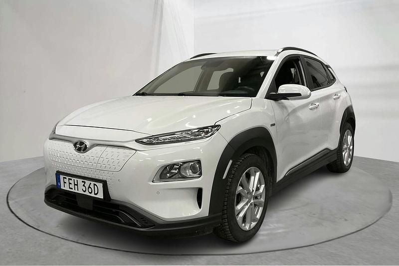 Vit Begagnad 2020 Hyundai Kona Essential SUV | 163 800 kr (Superpris) - Bild 1/4