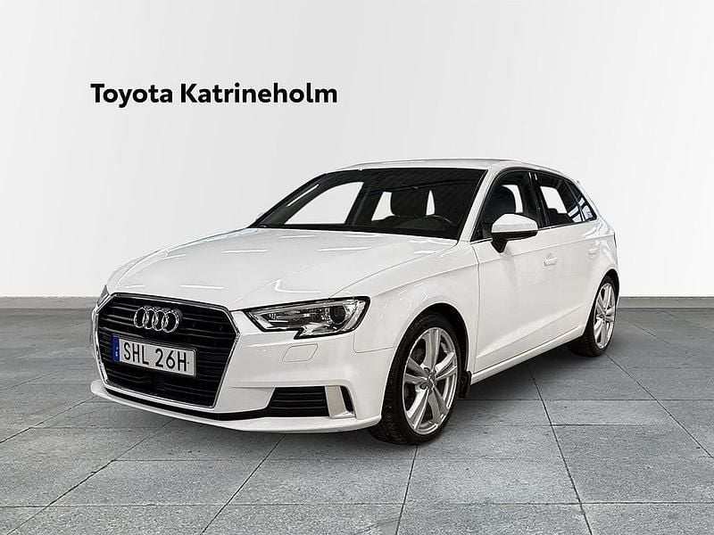 Vit Begagnad 2019 Audi A3 Sportback Sport Halvkombi | 184 900 kr (Marknadspris) - Bild 1/4