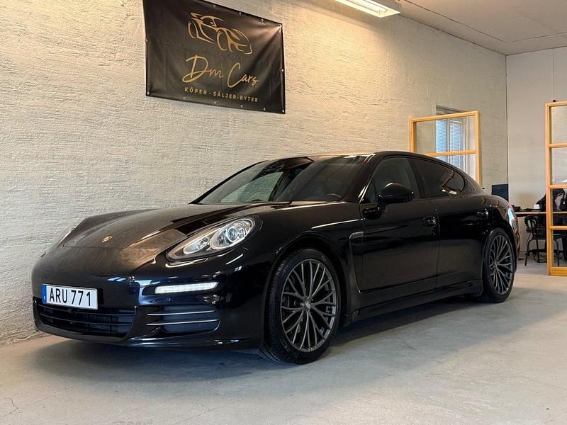Svart Begagnad 2014 Porsche Panamera 4 Sport Sedan | 289 900 kr - Bild 1/4