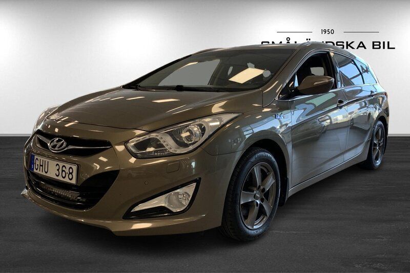 Brun Begagnad 2012 Hyundai i40 Kombi | 89 000 kr (Marknadspris) - Bild 1/4
