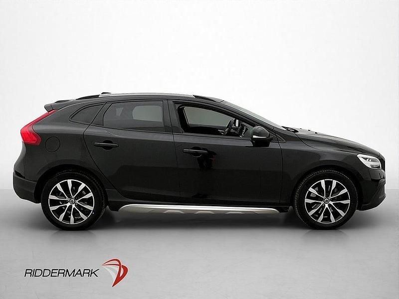 Begagnad Volvo V40 Plus 150 HK (110 kW) 2019 Svart Halvkombi