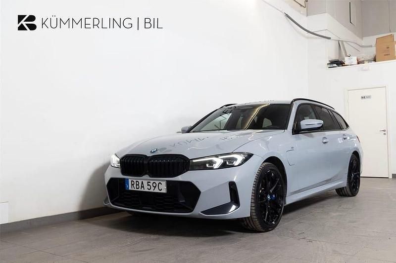 Begagnad BMW 330 M Sport 295 HK (216 kW) 2024 M brooklyn grey metallic Kombi