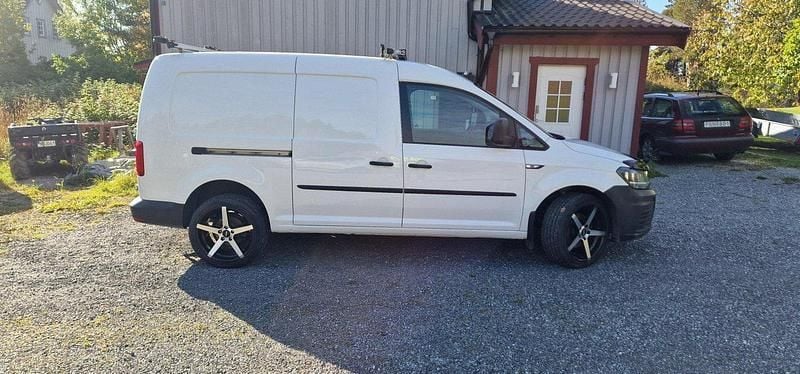 Vit Begagnad 2016 VW Caddy Maxi Minibuss | 110 000 kr (Marknadspris) - Bild 1/4