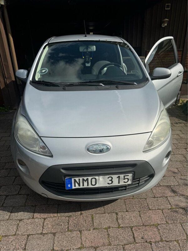 Grå Begagnad 2009 Ford Ka Titanium Halvkombi | 19 000 kr (Bra pris) - Bild 1/4