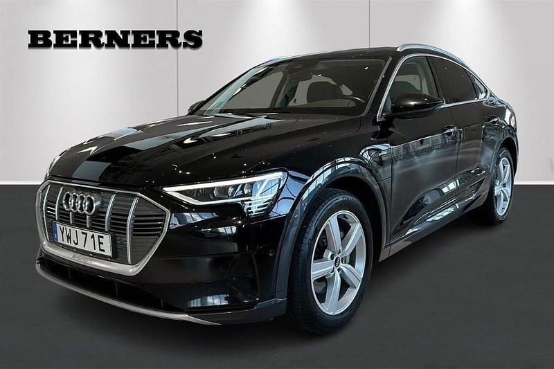 Svart Begagnad 2022 Audi e-tron Sportback Proline SUV | 389 900 kr (Marknadspris) - Bild 1/4