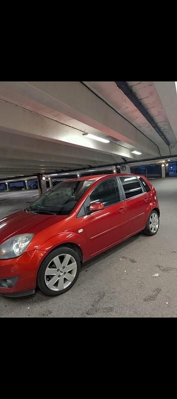 Begagnad 2008 Ford Fiesta Halvkombi | 15 000 kr (Marknadspris) - Bild 1/4