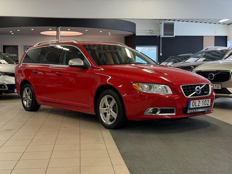 Begagnad Volvo V70 Summum 205 HK (150 kW) 2011 Röd Kombi