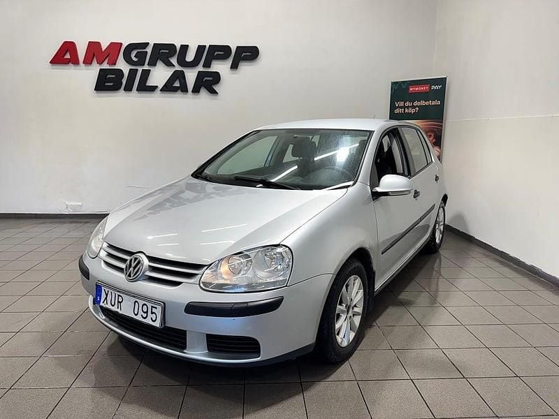 Begagnad VW Golf IV Trendline 102 HK (75 kW) 2006 Silver Halvkombi