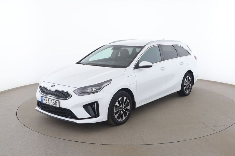 Vit Begagnad 2020 Kia Ceed Kombi | 206 000 kr (Marknadspris) - Bild 1/4