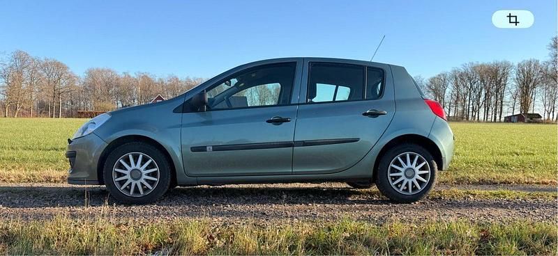 Grön Begagnad 2008 Renault Clio R.S. Halvkombi | 29 900 kr (Lite dyr) - Bild 1/4