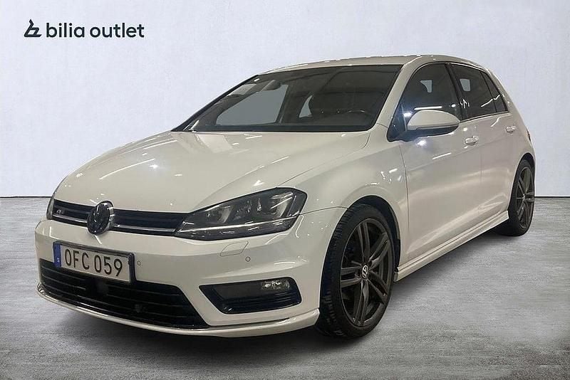 Vit Begagnad 2016 VW Golf VII R-line Plus Halvkombi | 129 900 kr (Marknadspris) - Bild 1/3
