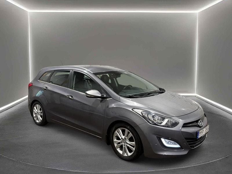 Grå Begagnad 2012 Hyundai i30 Kombi | 64 900 kr (Marknadspris) - Bild 1/4