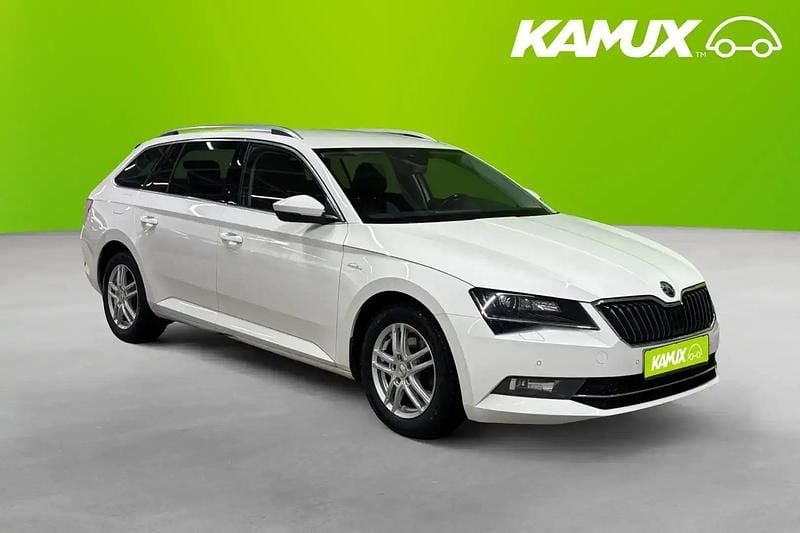Vit Begagnad 2018 Skoda Superb LAURIN & KLEMENT Kombi | 238 700 kr (Marknadspris) - Bild 1/4