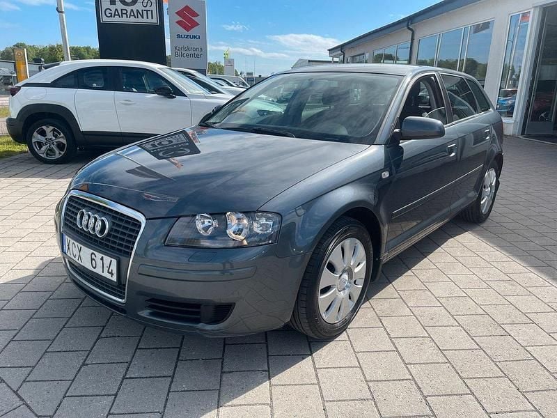 Grå (gråmetallic) Begagnad 2006 Audi A3 Sportback Attraction Halvkombi | 58 000 kr (Dyr) - Bild 1/4