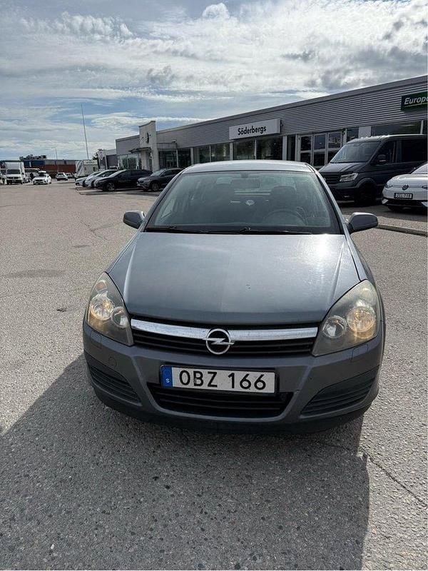 Grå Begagnad 2007 Opel Astra Halvkombi | 20 000 kr (Marknadspris) - Bild 1/4