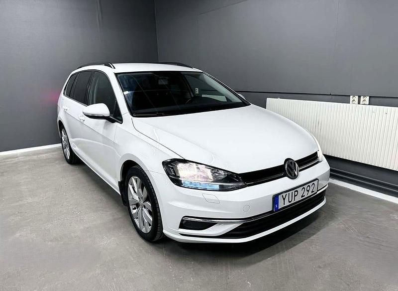 Vit Begagnad 2018 VW Golf VII GT Kombi | 149 900 kr (Marknadspris) - Bild 1/4