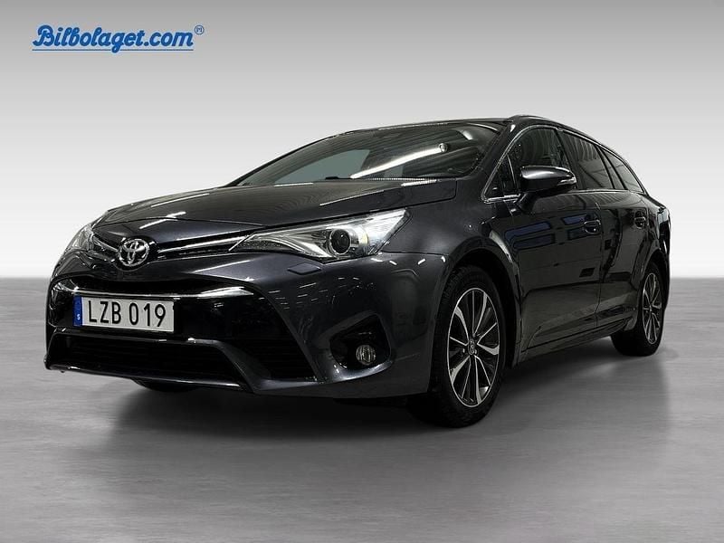 Grå Begagnad 2015 Toyota Avensis Kombi | 169 900 kr (Marknadspris) - Bild 1/4
