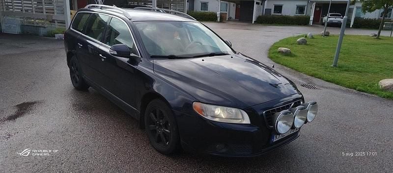 Blå Begagnad 2009 Volvo V70 Summum Kombi | 39 000 kr (Marknadspris) - Bild 1/4