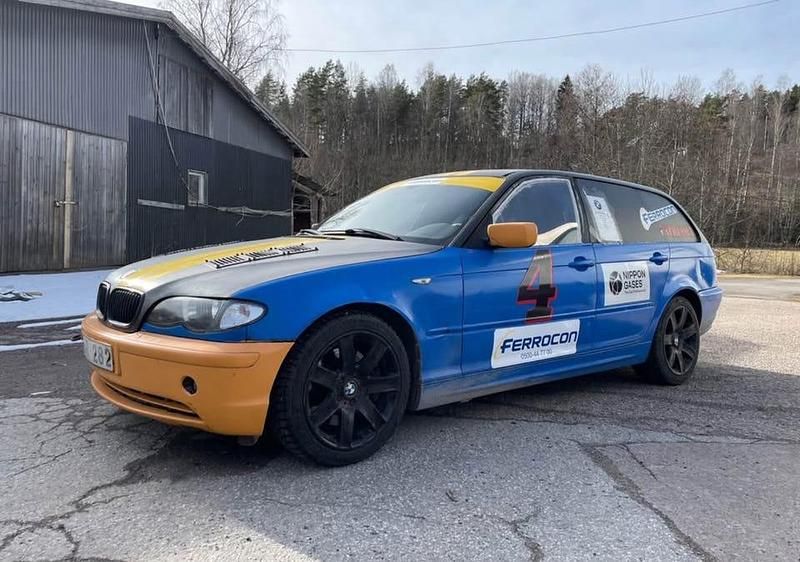 Begagnad 2002 BMW 330 Kombi | 22 500 kr - Bild 1/4