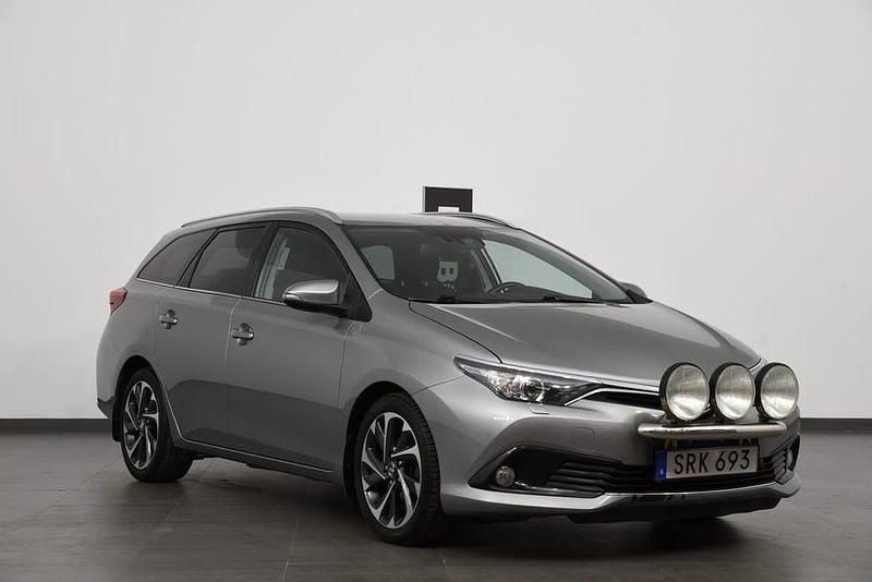 Begagnad Toyota Auris Active 112 HK (82 kW) 2016 Ljusgrå Kombi