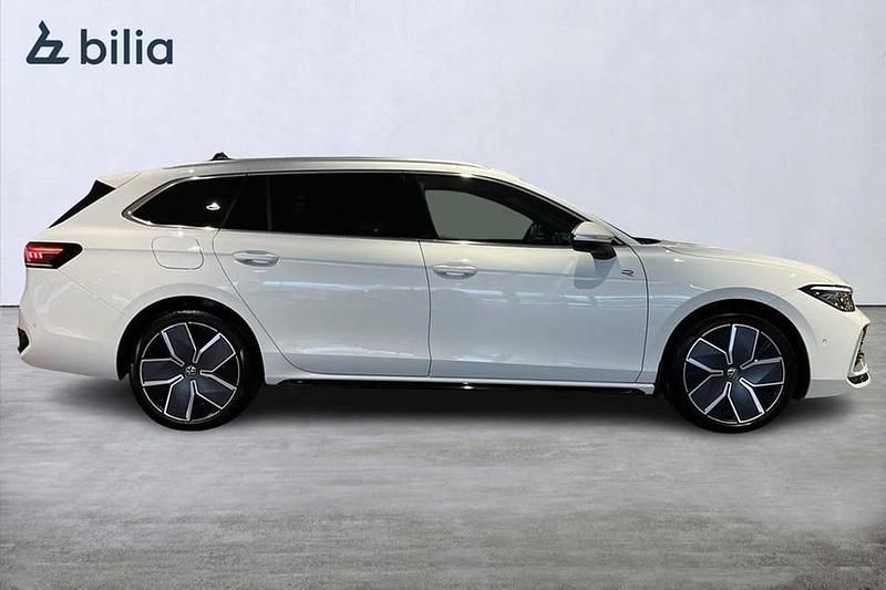 Begagnad VW Passat R-line 275 HK (202 kW) 2025 Vit Kombi