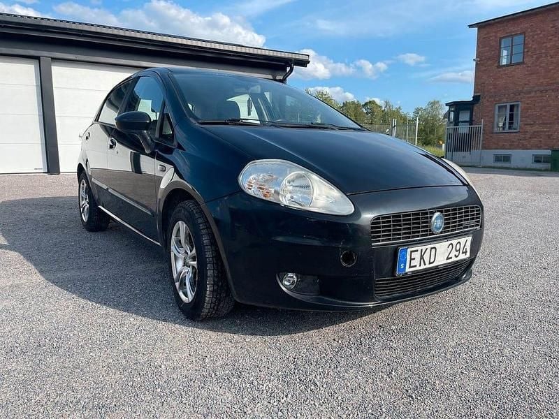Begagnad Fiat Grande Punto 75 HK (55 kW) 2007 Svart Halvkombi