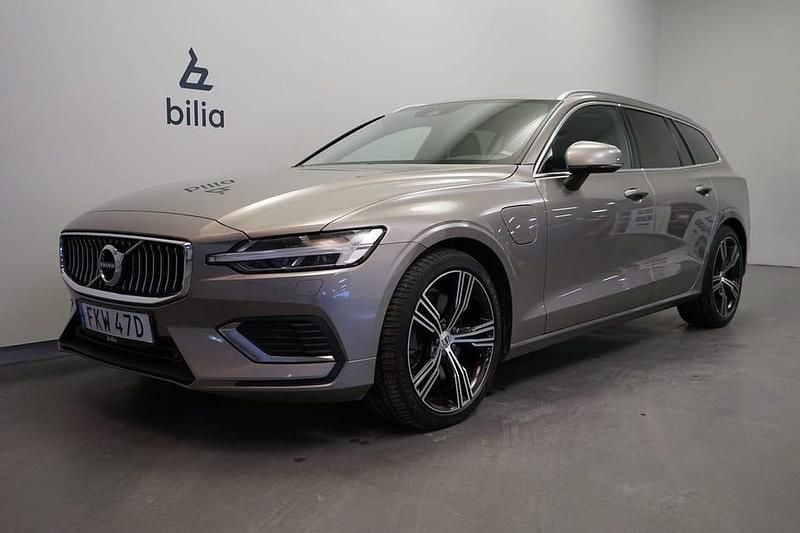 Grå Begagnad 2022 Volvo V60 Inscription Kombi | 379 500 kr - Bild 1/3