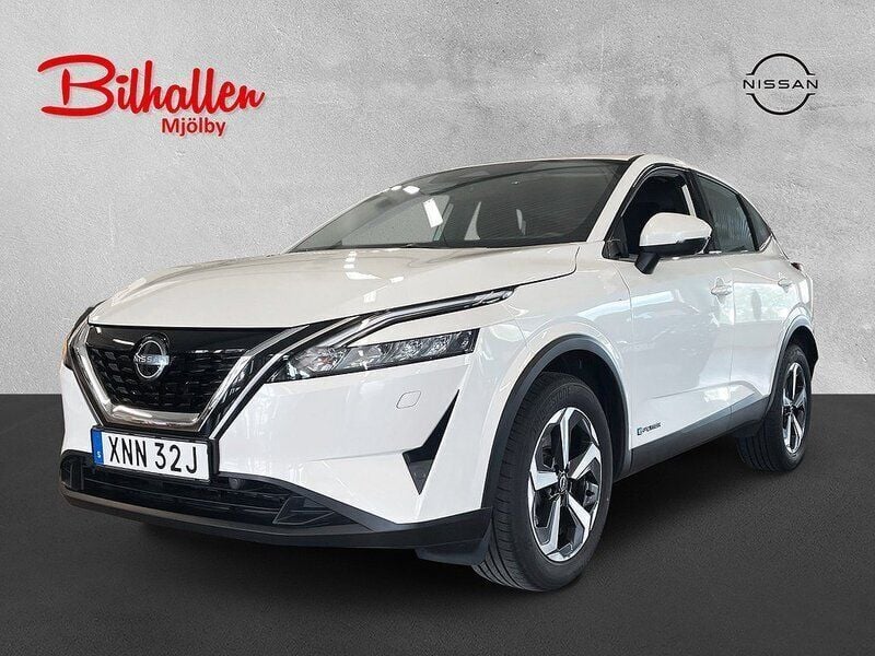 Vit (pearl white) Begagnad 2024 Nissan Qashqai 360º SUV | 294 000 kr (Superpris) - Bild 1/4
