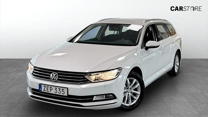 Vit (white) Begagnad 2018 VW Passat Kombi | 134 900 kr (Superpris) - Bild 1/4