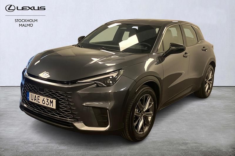 Grå Ny 2025 Lexus LBX SUV | 359 000 kr - Bild 1/4