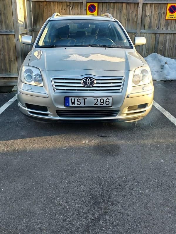 Begagnad Toyota Avensis 129 HK (94 kW) 2005 Kombi