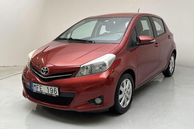 Röd Begagnad 2012 Toyota Yaris Active | 79 000 kr (Lite dyr) - Bild 1/4