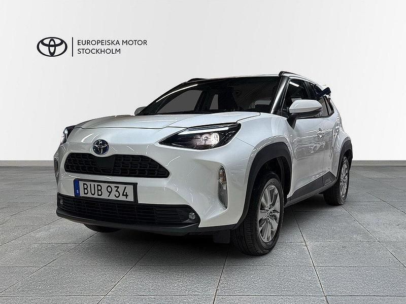Vit Begagnad 2023 Toyota Yaris Cross Active SUV | 274 898 kr (Marknadspris) - Bild 1/4