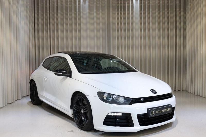 Röd Begagnad 2011 VW Scirocco R Sportkupé | 149 900 kr (Marknadspris) - Bild 1/4
