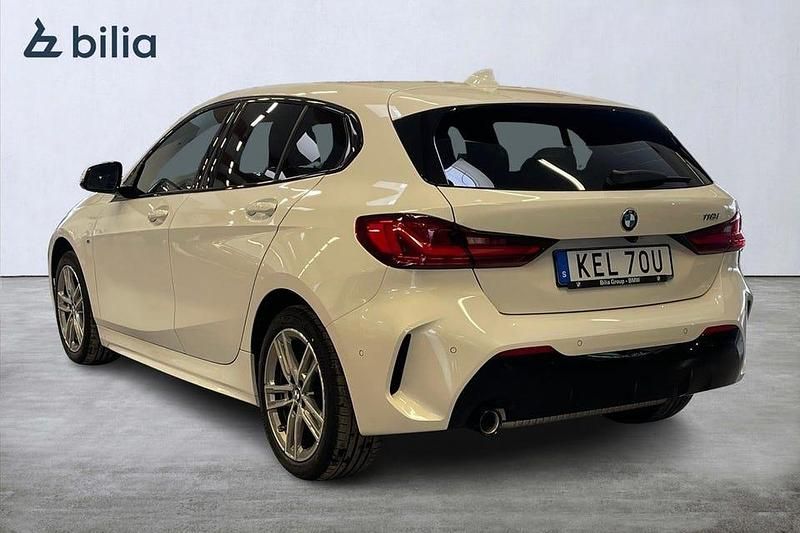Begagnad BMW 118 M Sport 136 HK (100 kW) 2022 Vit Halvkombi