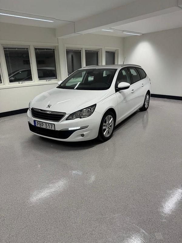 Begagnad Peugeot 308 SW Active 110 HK (80 kW) 2016 Vit Kombi
