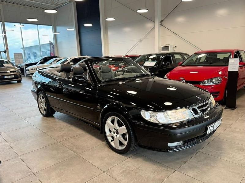 Svart Begagnad 2002 Saab 9-3 Cab | 139 900 kr - Bild 1/4