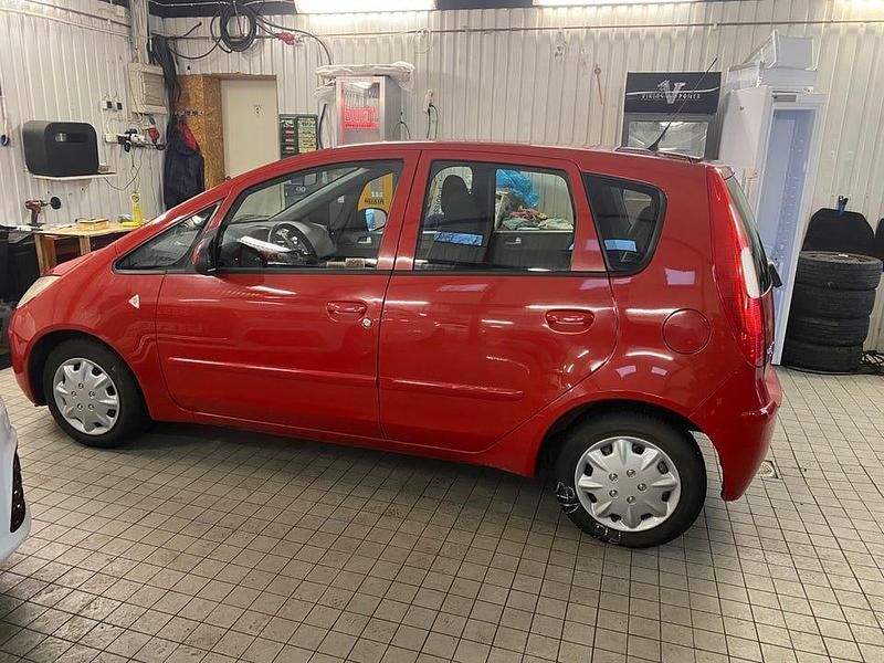 Röd Begagnad 2005 Mitsubishi Colt Halvkombi | 21 500 kr - Bild 1/4