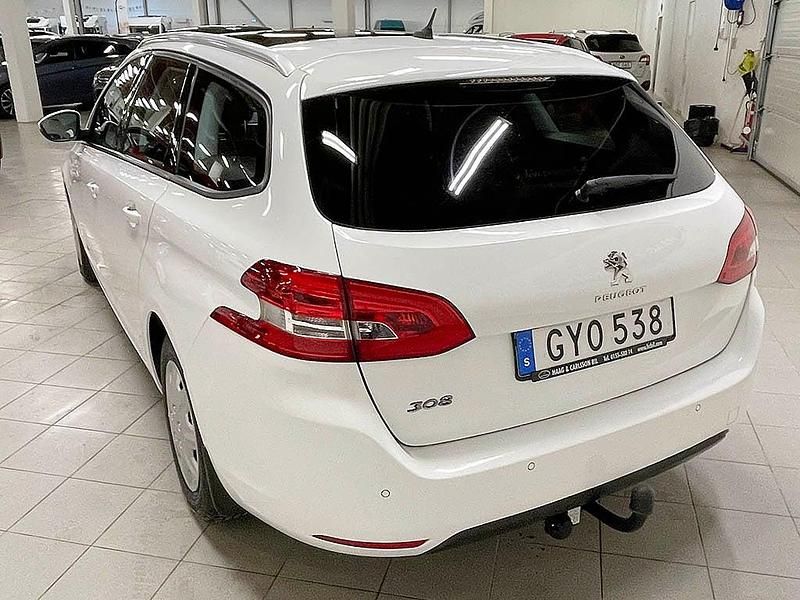 Begagnad Peugeot 308 SW 110 HK (80 kW) 2015 Vit Kombi
