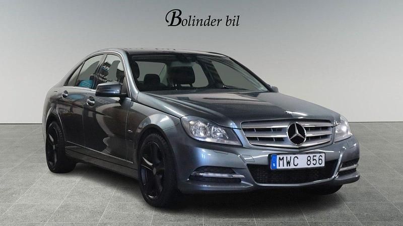 Grå Begagnad 2011 Mercedes C180 Avantgarde Sedan | 118 900 kr (Marknadspris) - Bild 1/4