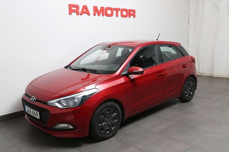 Röd Begagnad 2017 Hyundai i20 Halvkombi | 109 800 kr (Marknadspris) - Bild 1/3